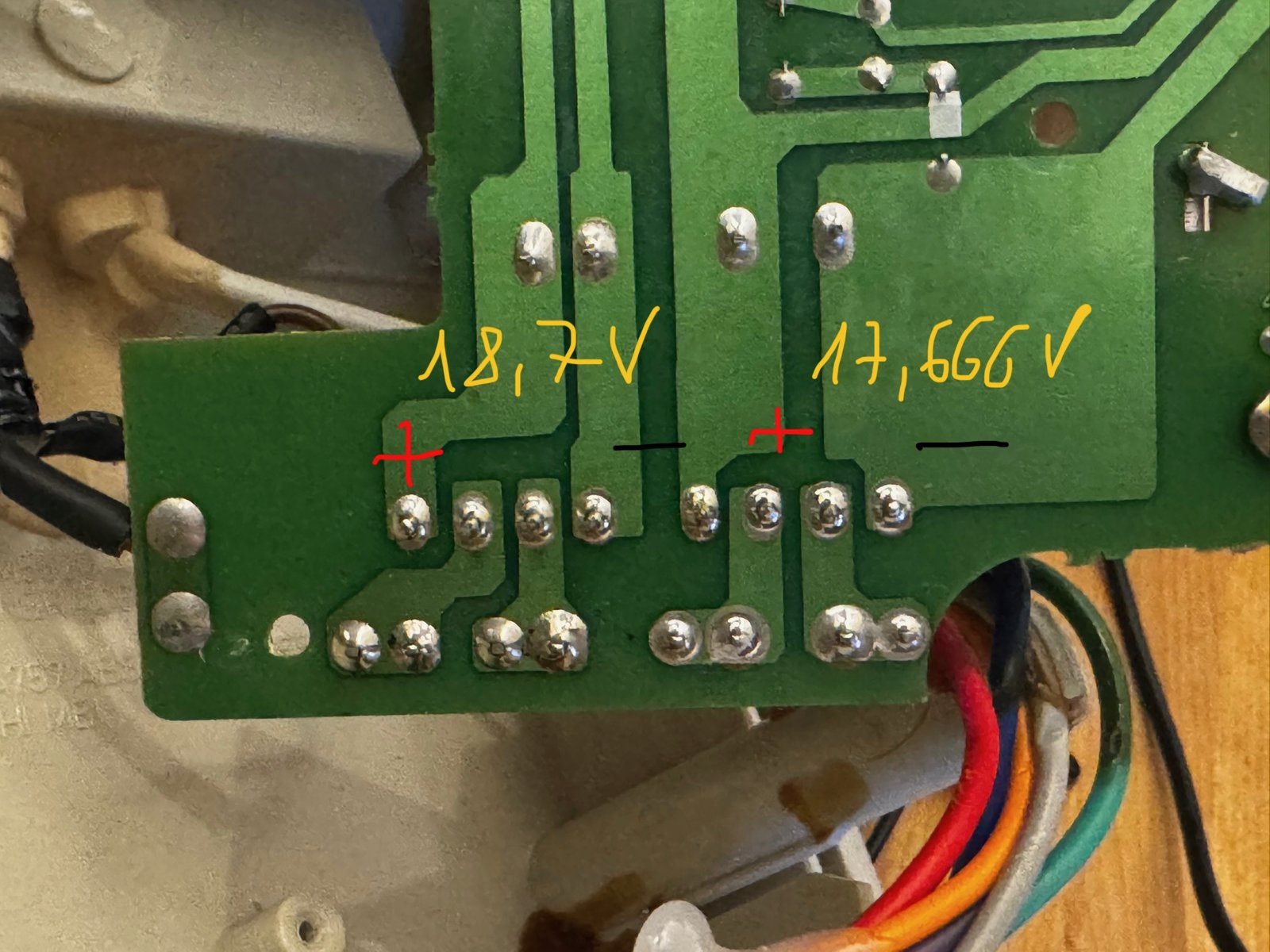 The measured DC voltages: 18.7V and 17.666V The measured DC voltages: 18.7V and 17.666V