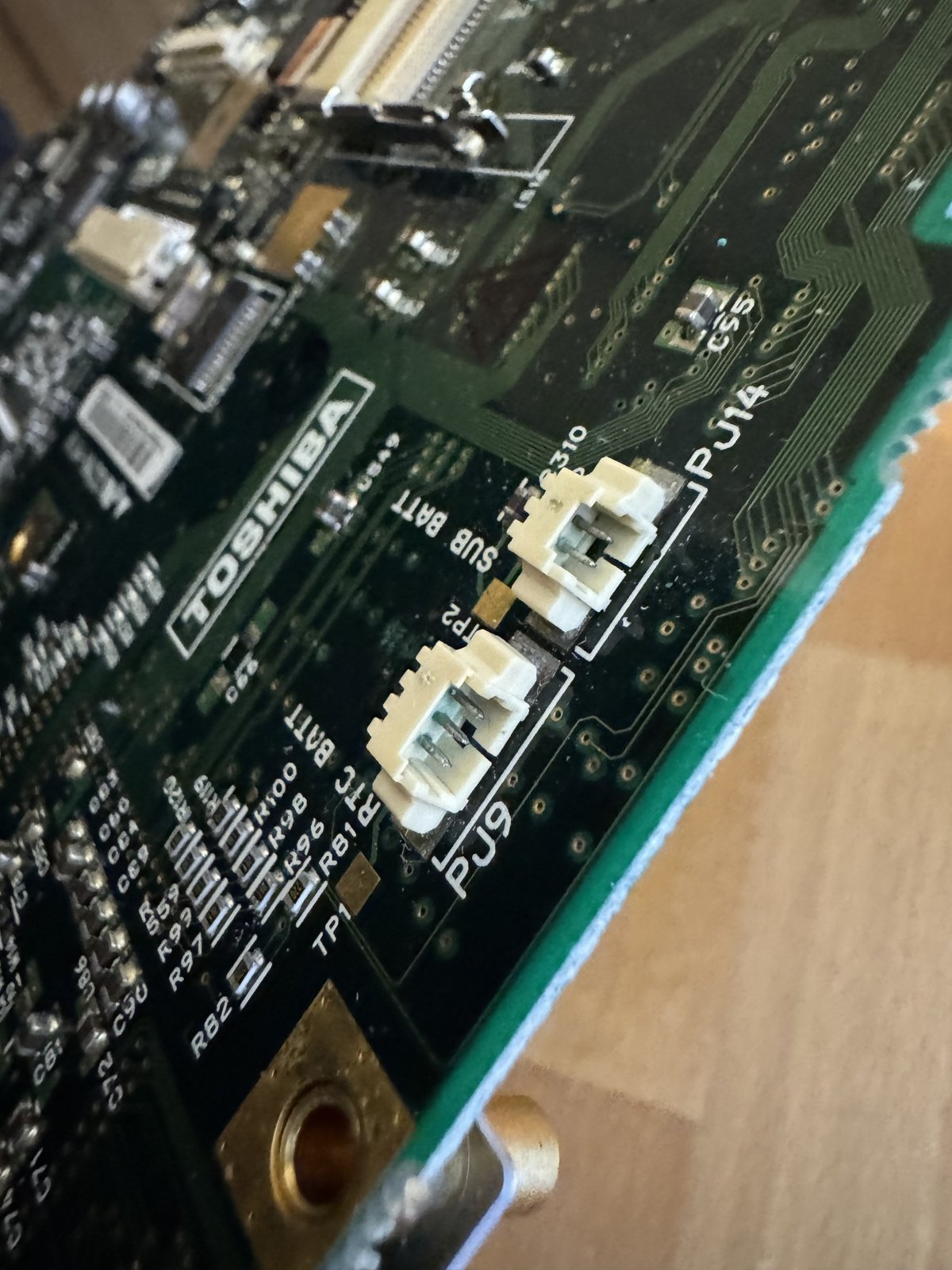The corroded battery connectors (PJ9 and PJ14)