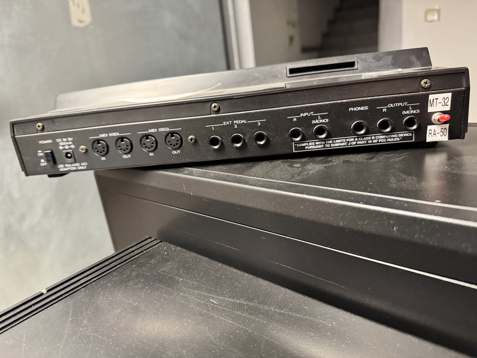The back of the RA-50: MIDI IN/OUT, the 6.3 mm audio outputs and the MT-32/RA-50 switch