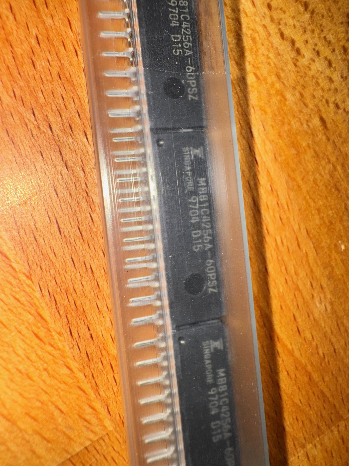Fujitsu MB81C4256A-60PSZ: 256K x 4 DRAM in a ZIP package, 60 ns Fujitsu MB81C4256A-60PSZ: 256K x 4 DRAM in a ZIP package, 60 ns