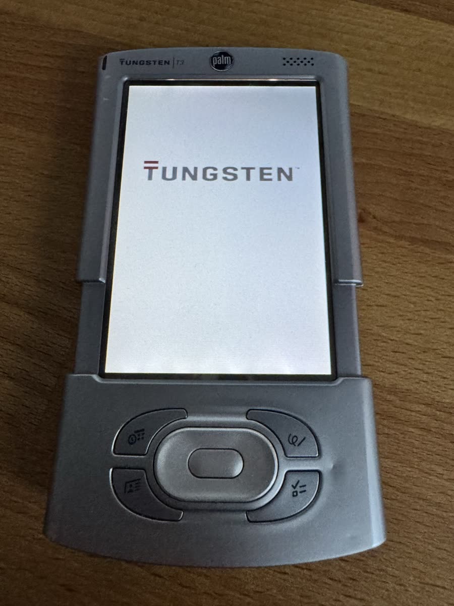 After a reset, Palm OS 5 starts again After a reset, Palm OS 5 starts again